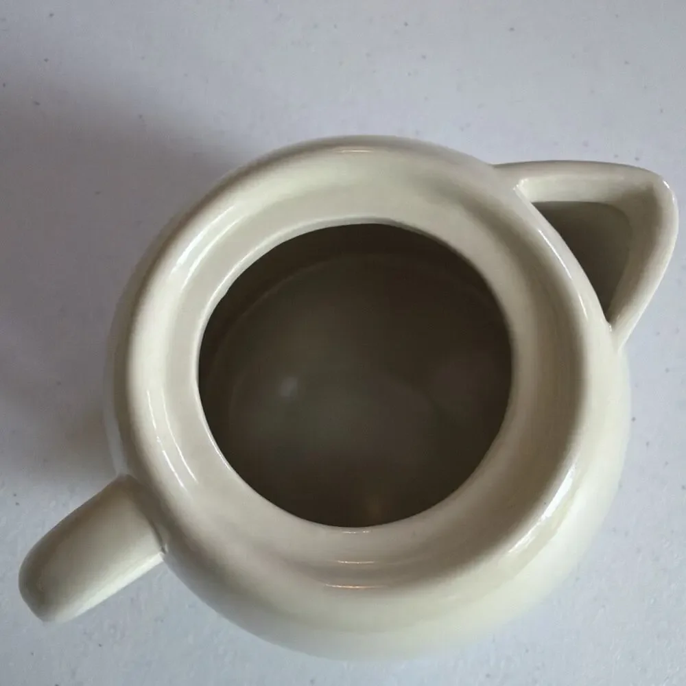 2011 Starbucks Coffee Beige Teapot 25 oz Microwave Dishwasher Excellent Gift